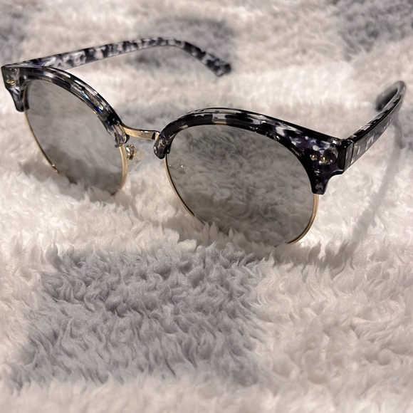 Sunglasses - Picture 6 of 9